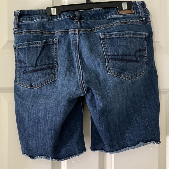 American Eagle Outfitters Pants - Women’s American Eagle rough hem blue jean shorts, size 10, 5 pockets denim